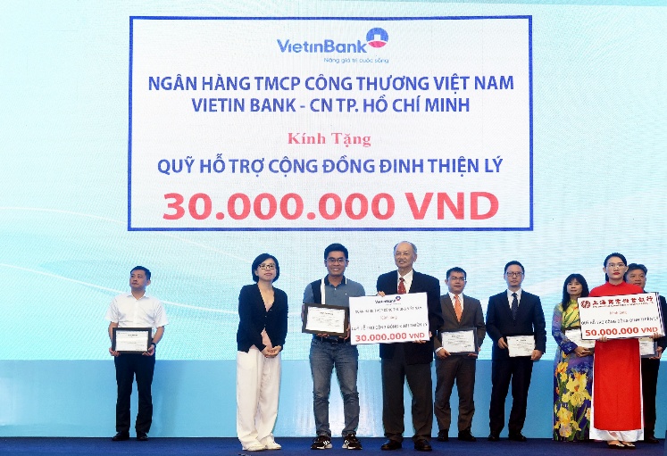 Phú Mỹ Hưng và Quỹ Đinh Thiện Lý trao học bổng gần 8 tỉ đồng - Ảnh 6.