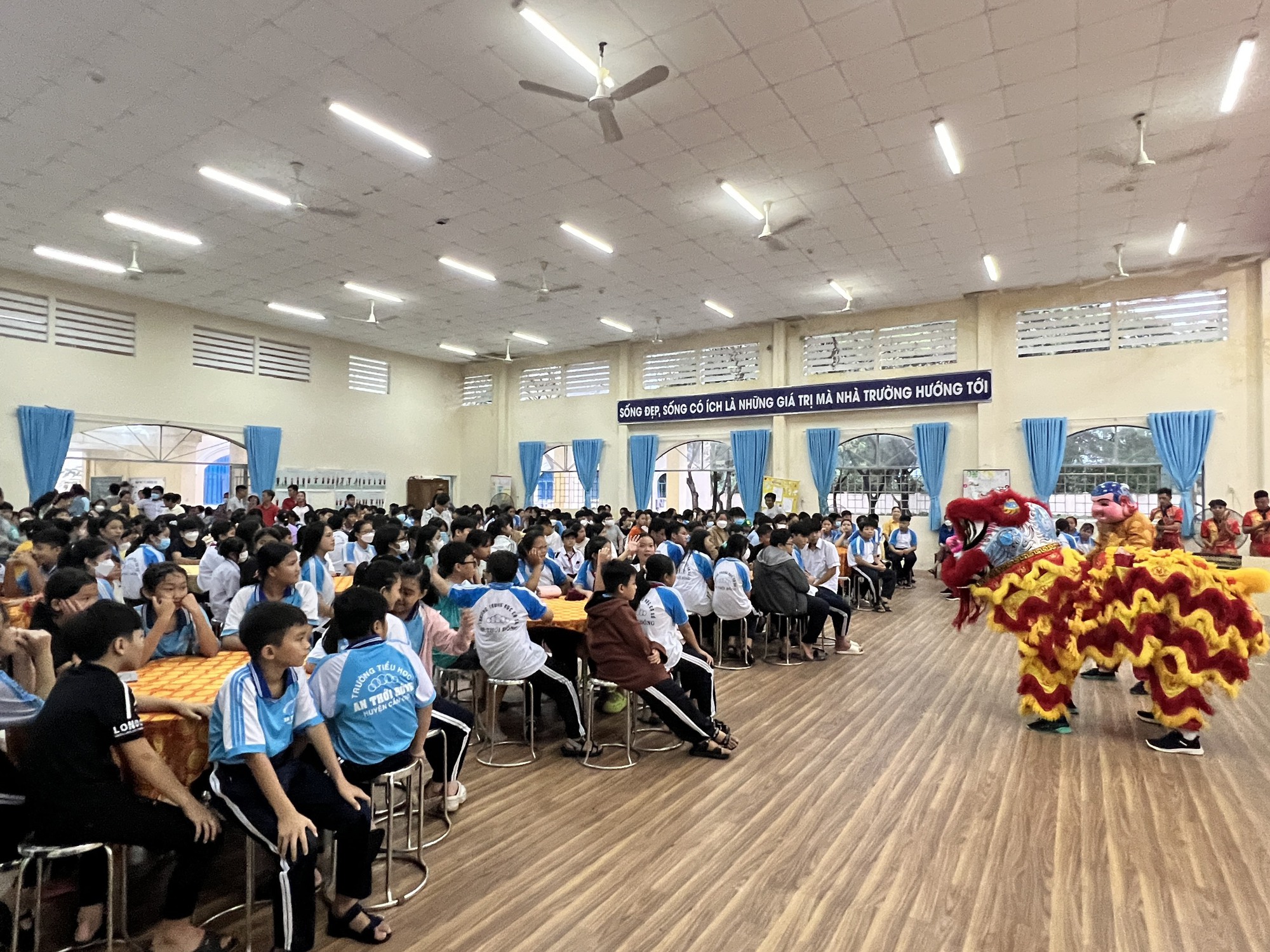 Trung thu vui của 1.000 trẻ em xã đảo An Thới Đông