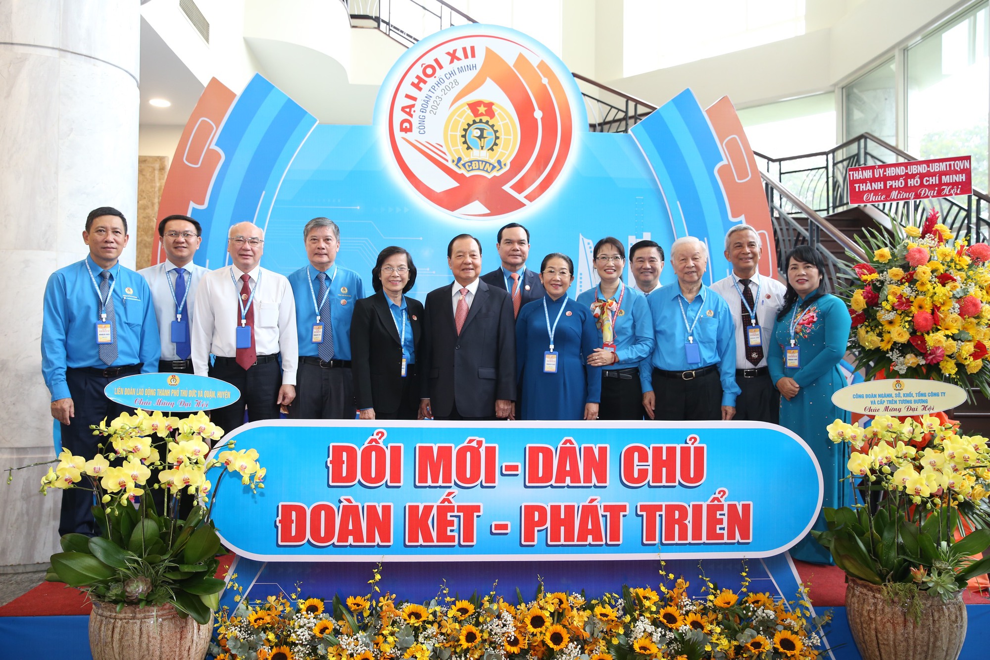 L&atilde;nh đạo Th&agrave;nh ủy TP HCM v&agrave; Tổng LĐLĐ Việt Nam đến dự phi&ecirc;n bế mạc Đại hội XII C&ocirc;ng đo&agrave;n TP HCM - Ảnh 4.