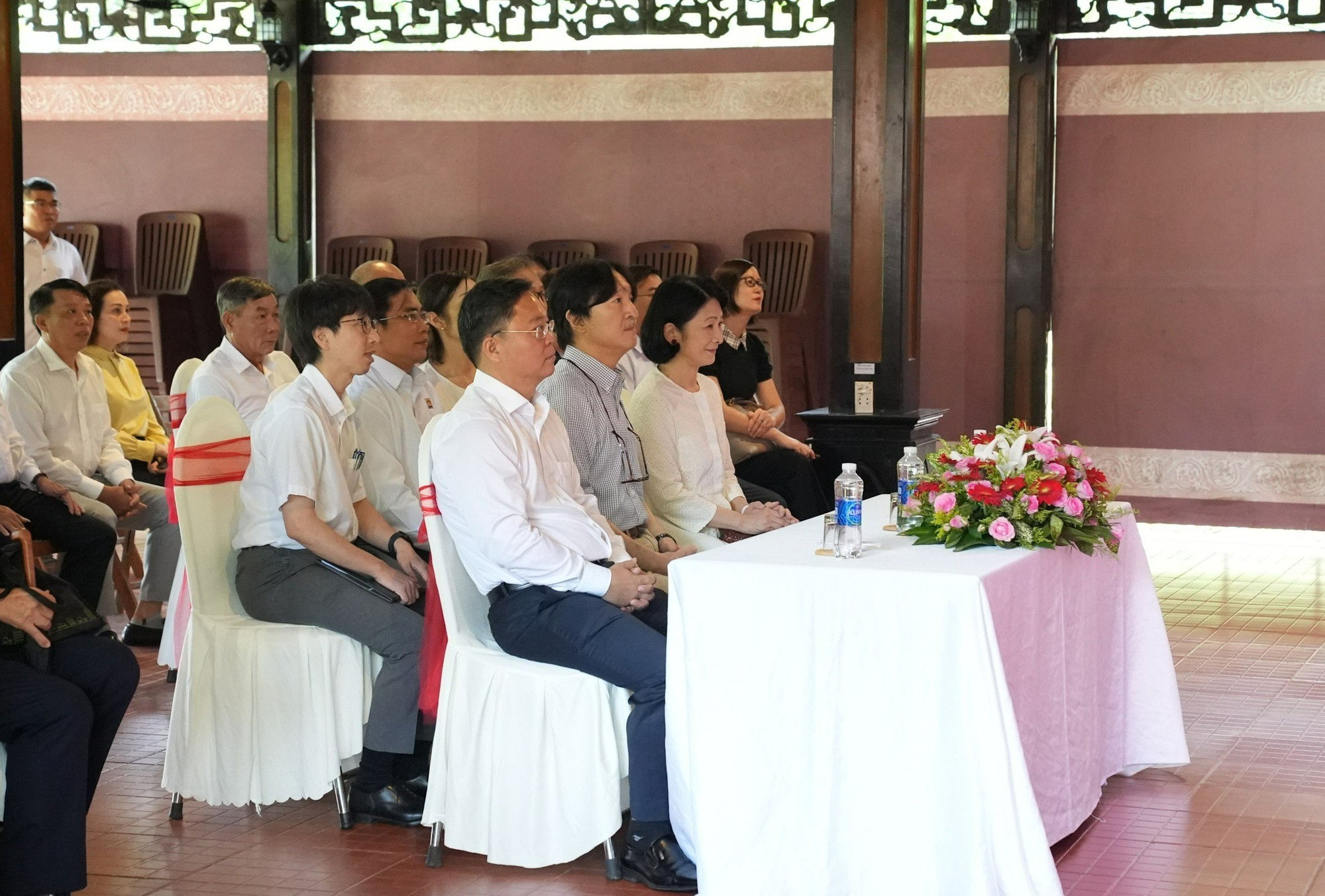 Ho&agrave;ng Th&aacute;i tử Nhật Bản v&agrave; C&ocirc;ng nương tham quan Mỹ Sơn - Ảnh 2.