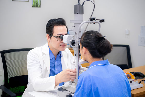 Khi nào đau mắt đỏ cần bóc giả mạc?