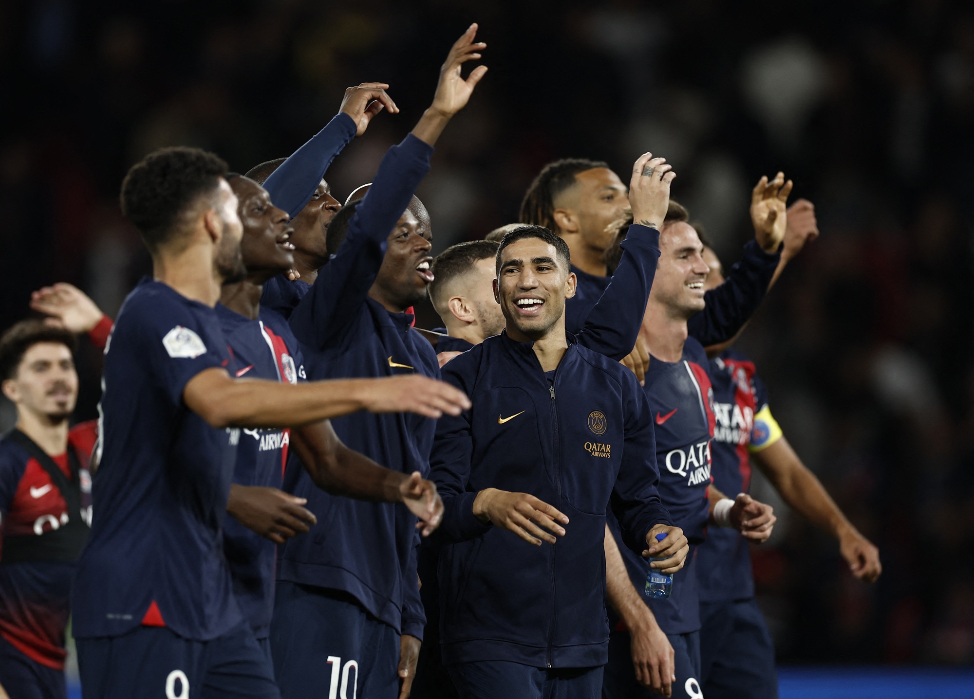 Mất Mbappe vì chấn thương, PSG vẫn thắng dễ Marseille