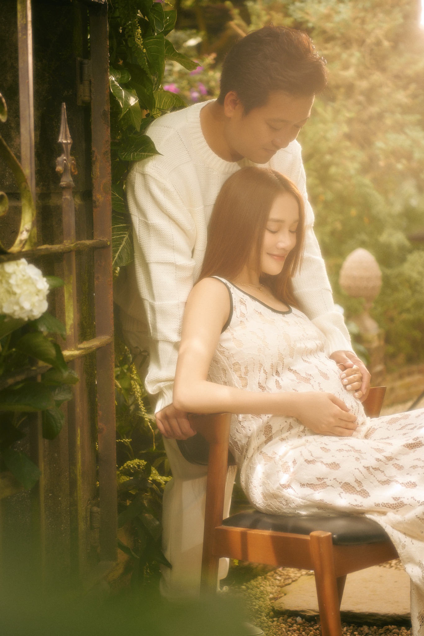 Gia đình Trường Giang - Nhã Phương khoe ảnh mừng ngày trọng đại - Ảnh 9.