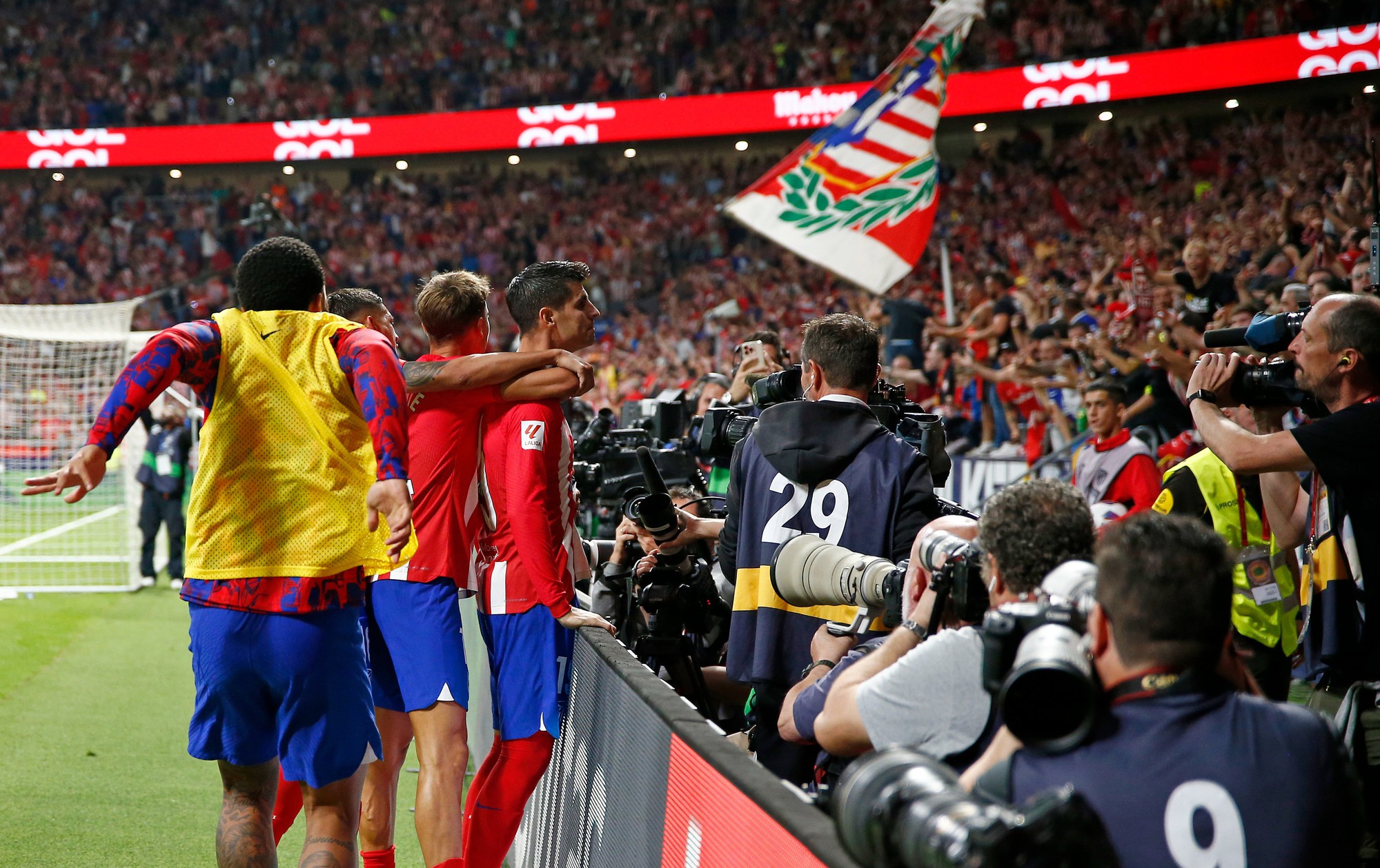 Thất bại tại derby Madrid, Real mất luôn vị trí đầu bảng La Liga