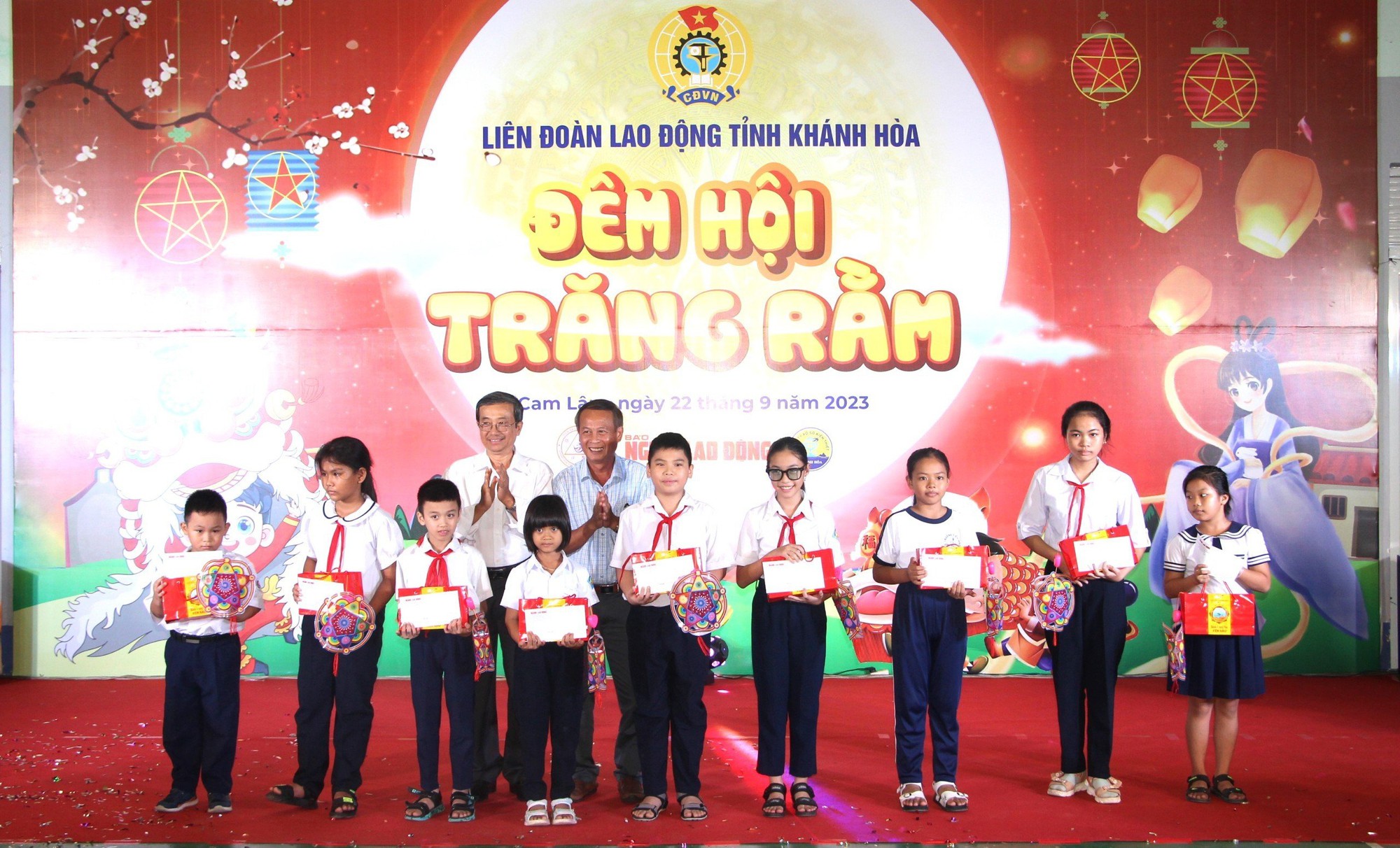 Đại hội XI C&ocirc;ng đo&agrave;n Kh&aacute;nh H&ograve;a hướng đến bảo vệ lợi &iacute;ch người lao động - Ảnh 4.
