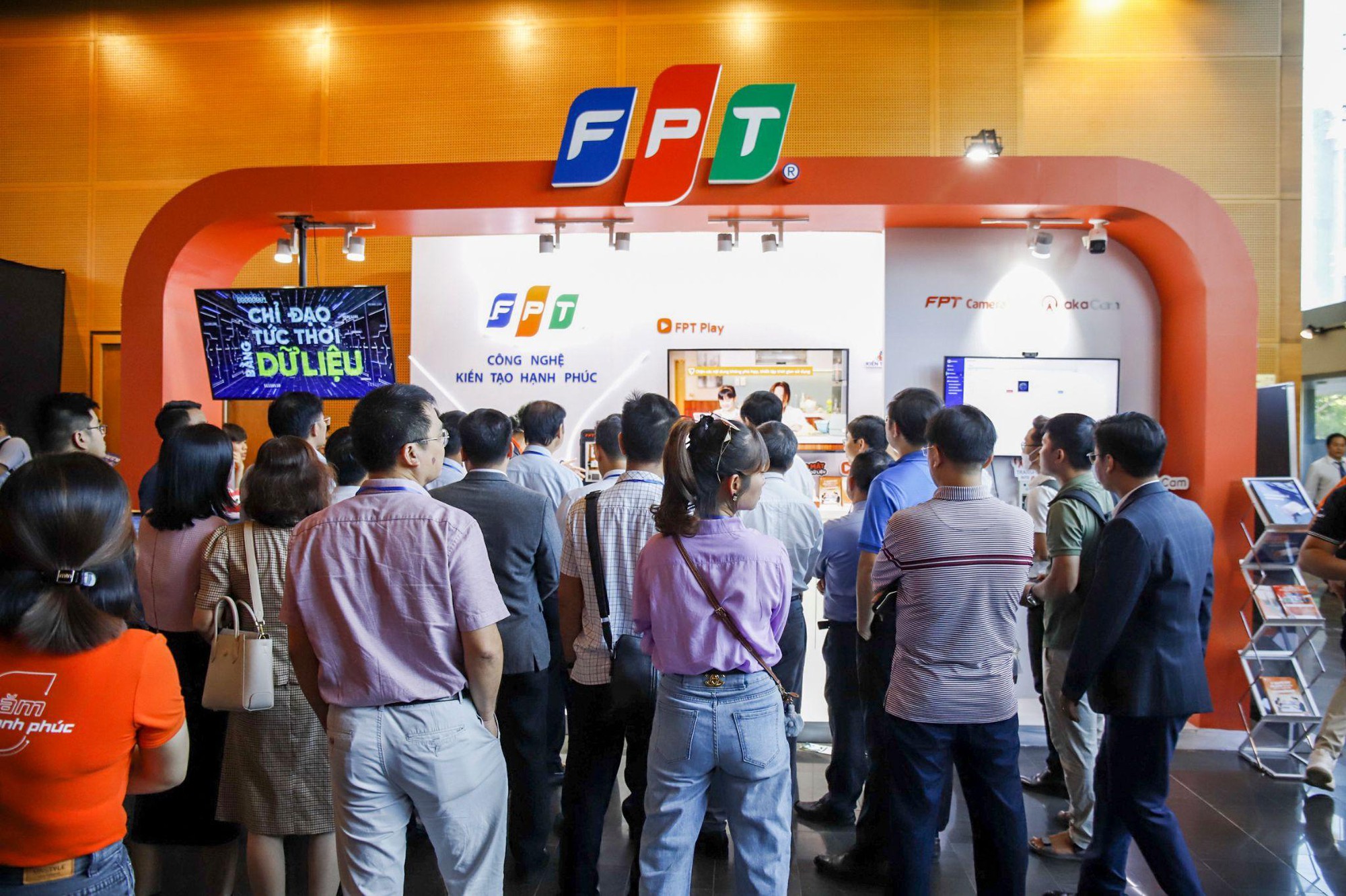FPT tr&igrave;nh diễn c&ocirc;ng nghệ lấy hạnh ph&uacute;c của người d&ugrave;ng l&agrave;m kim chỉ nam - Ảnh 4.