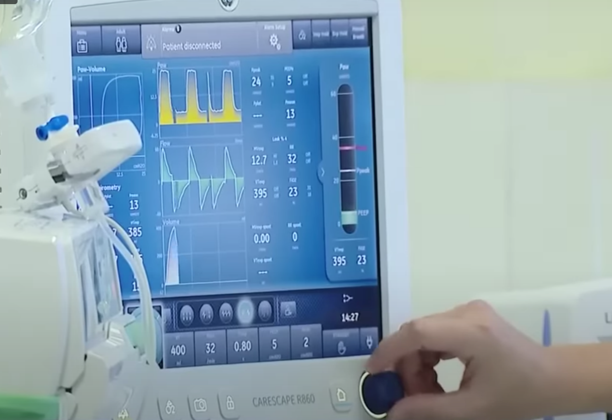 Dịch COVID-19 hôm nay: Ca mắc giảm, bệnh nhân nặng tăng