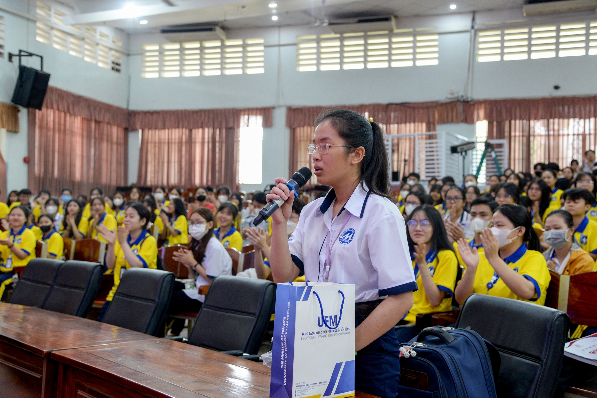 Nữ sinh khiếm thị chinh phục cánh cổng đại học