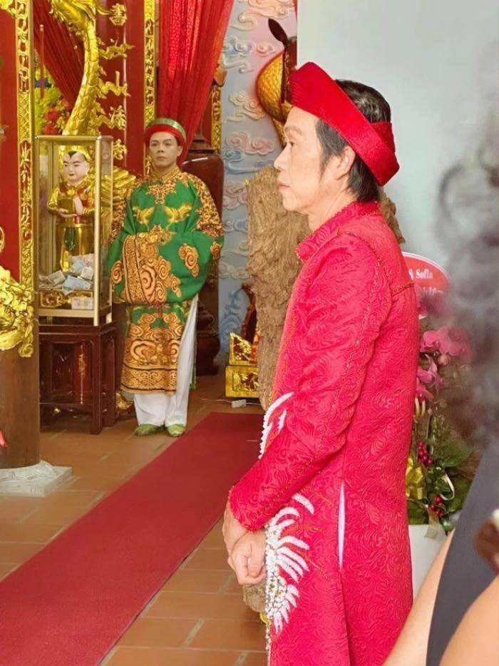 Ho&agrave;i Linh xuất hiện đầy rạng rỡ trong ng&agrave;y Giỗ Tổ s&acirc;n khấu - Ảnh 4.
