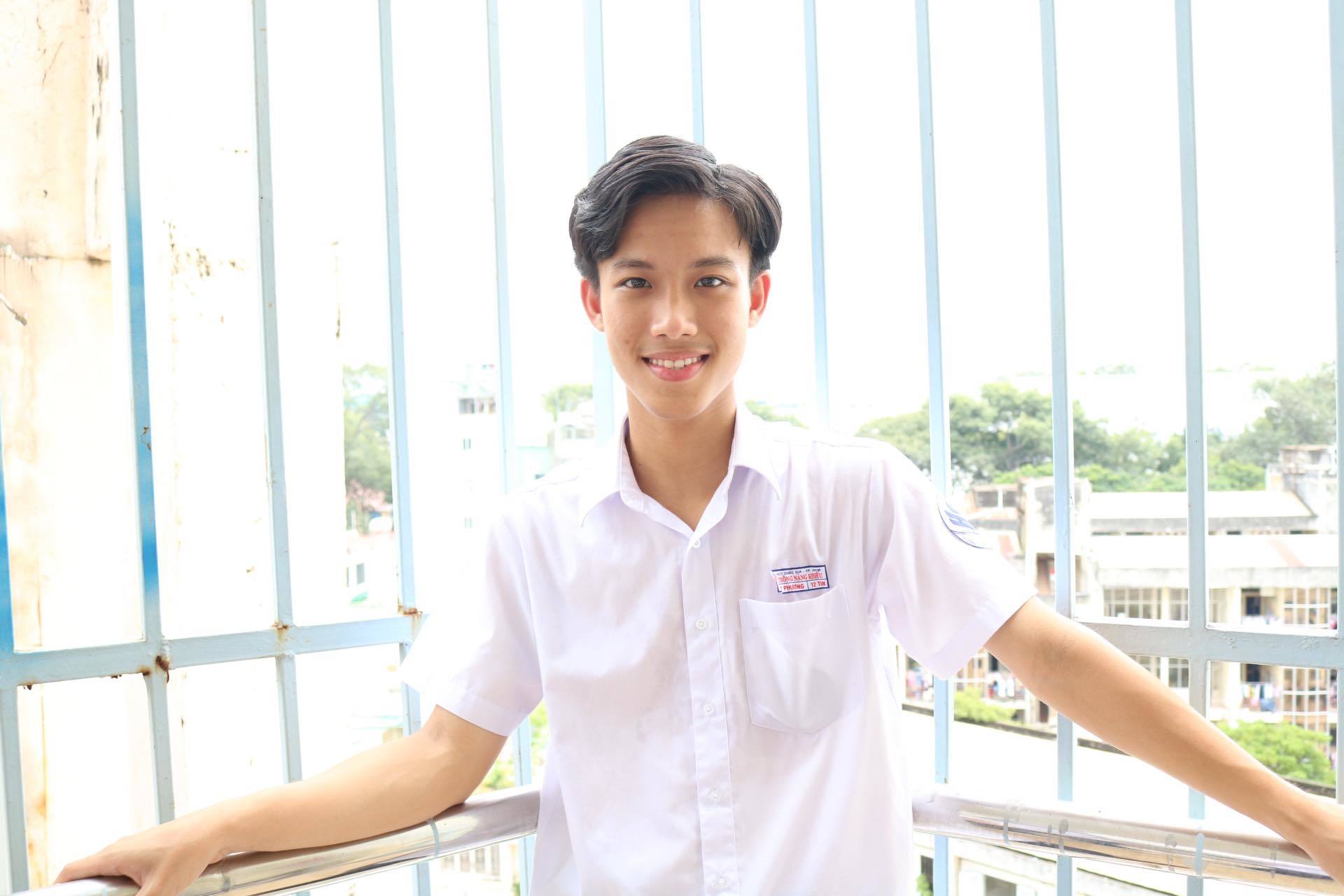 Võ Việt Phương và sinh viên mang trăng thu đến bản nghèo