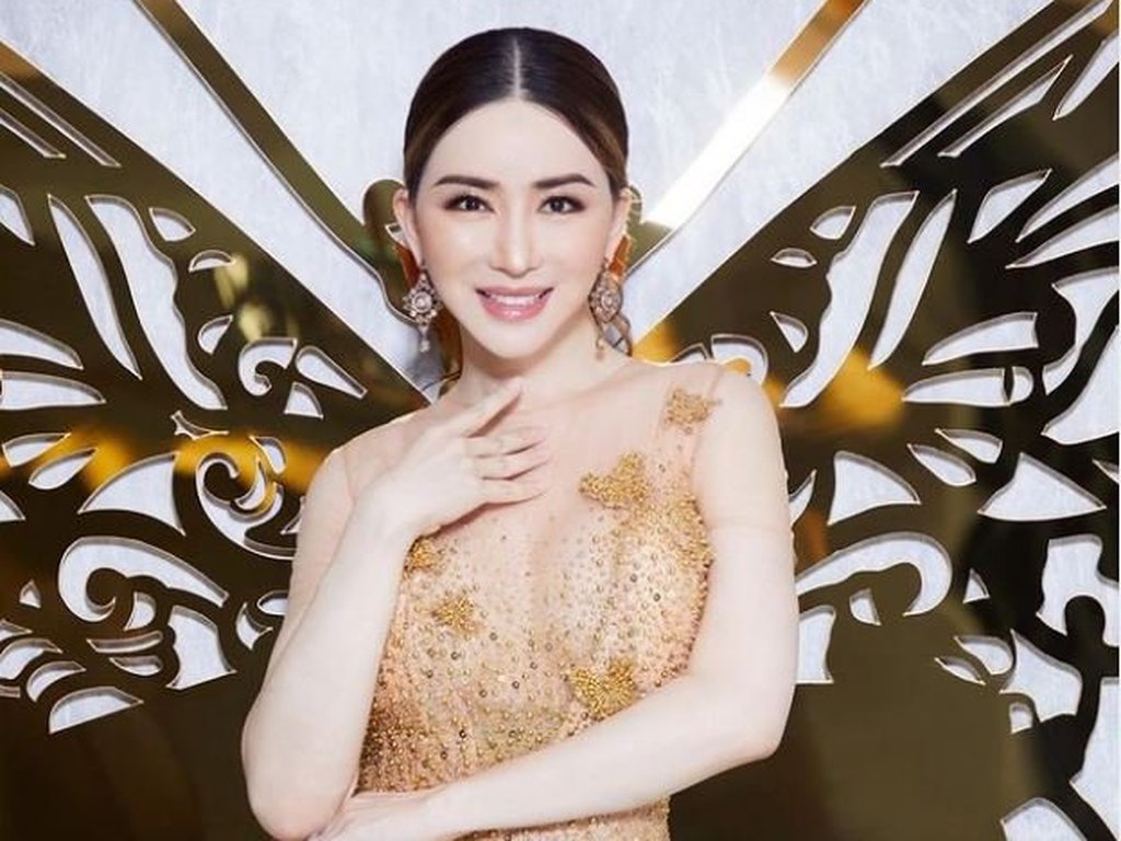 Bà trùm Hoa hậu Hoàn vũ bị kiện