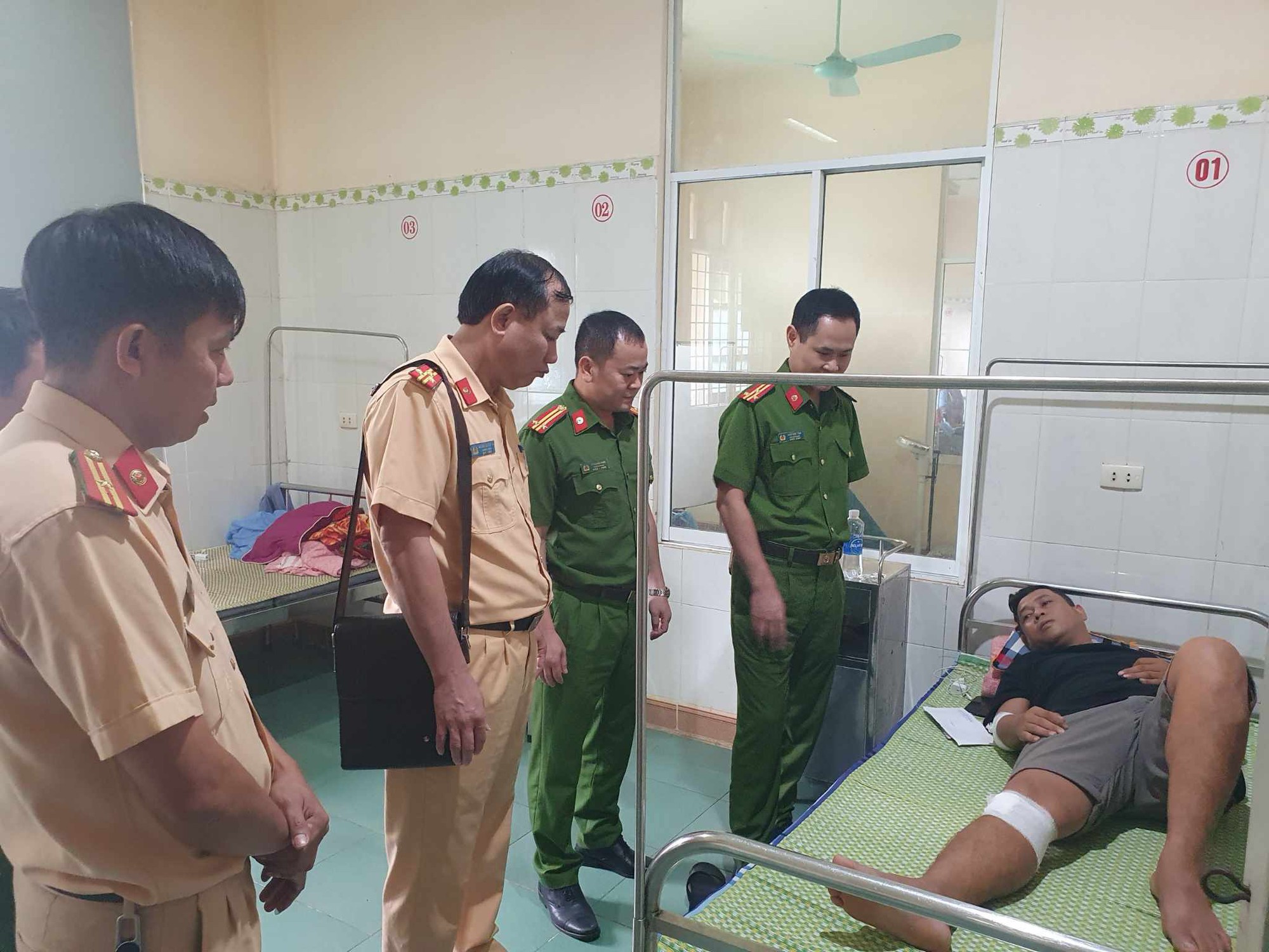 Không chấp hành hiệu lệnh, nam thanh niên tông xe máy vào đại úy CSGT