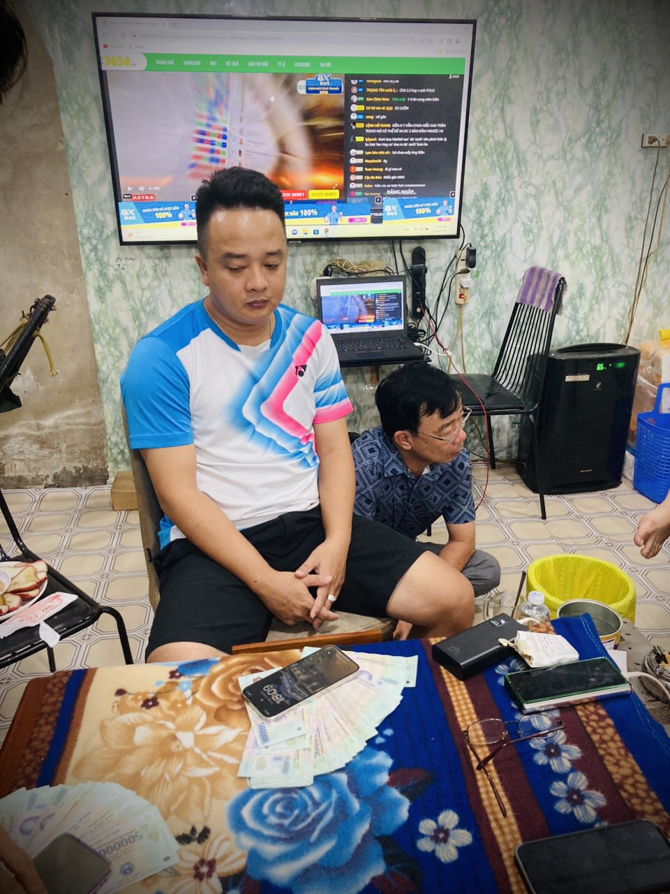 B&iacute; mật b&ecirc;n trong b&atilde;i xe 533 ở quận T&acirc;n Ph&uacute;, TP HCM - Ảnh 2.