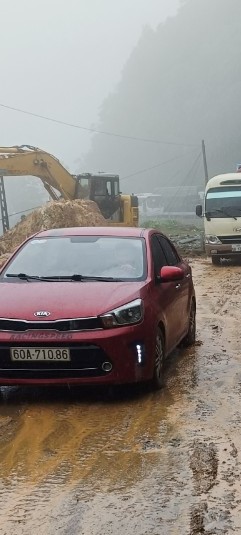 Đường lên Cửa khẩu quốc tế Cầu Treo thông tuyến trở lại sau sự cố sạt lở