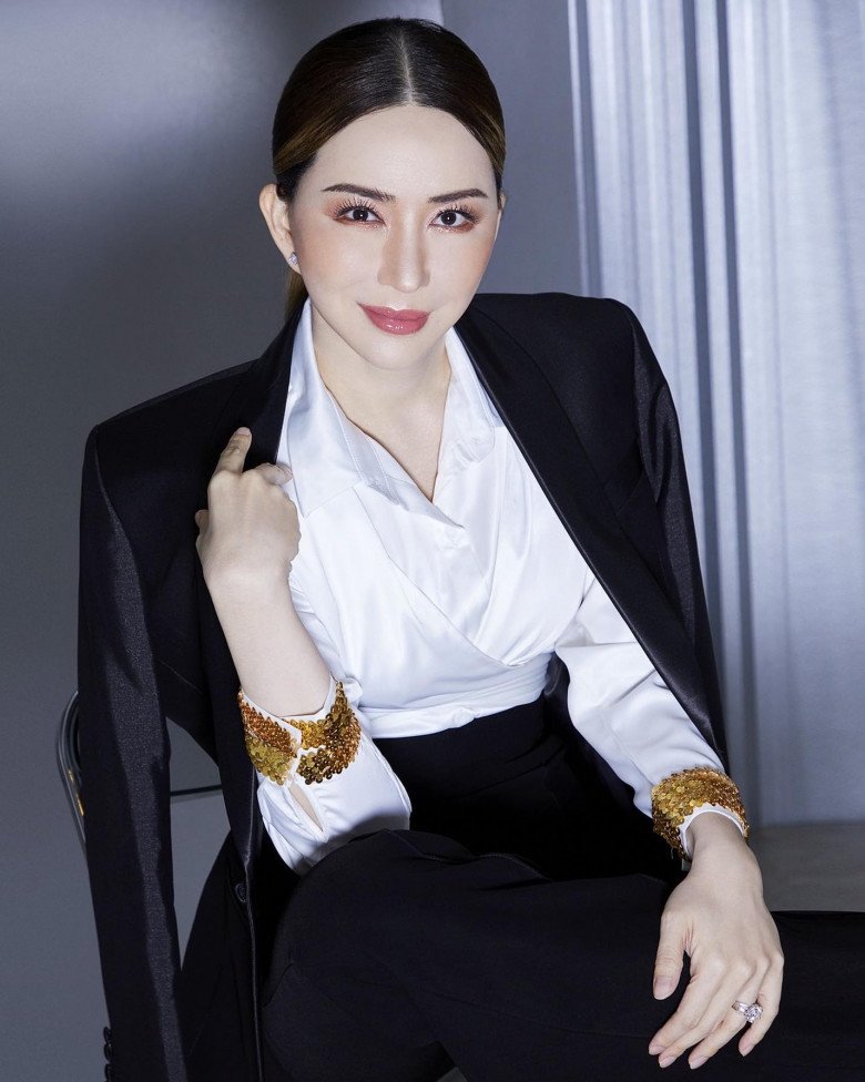 Bà trùm Hoa hậu Hoàn vũ bị kiện - Ảnh 3.