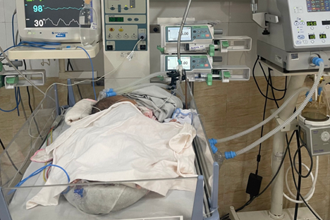 B&eacute; sơ sinh nguy kịch v&igrave; nhiễm virus thường l&acirc;y qua nụ h&ocirc;n - Ảnh 1.
