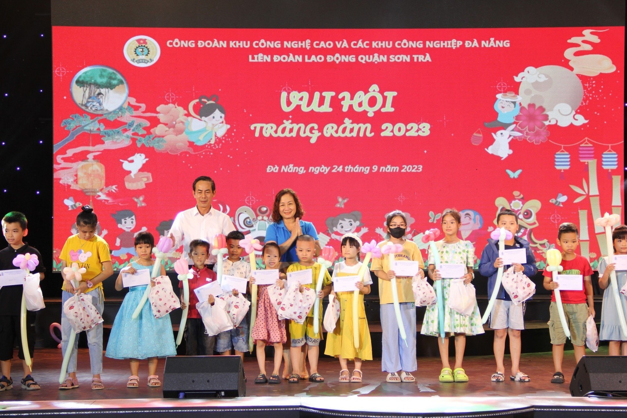 Đem Trung thu đến với con công nhân tại Đà Nẵng - Ảnh 4.