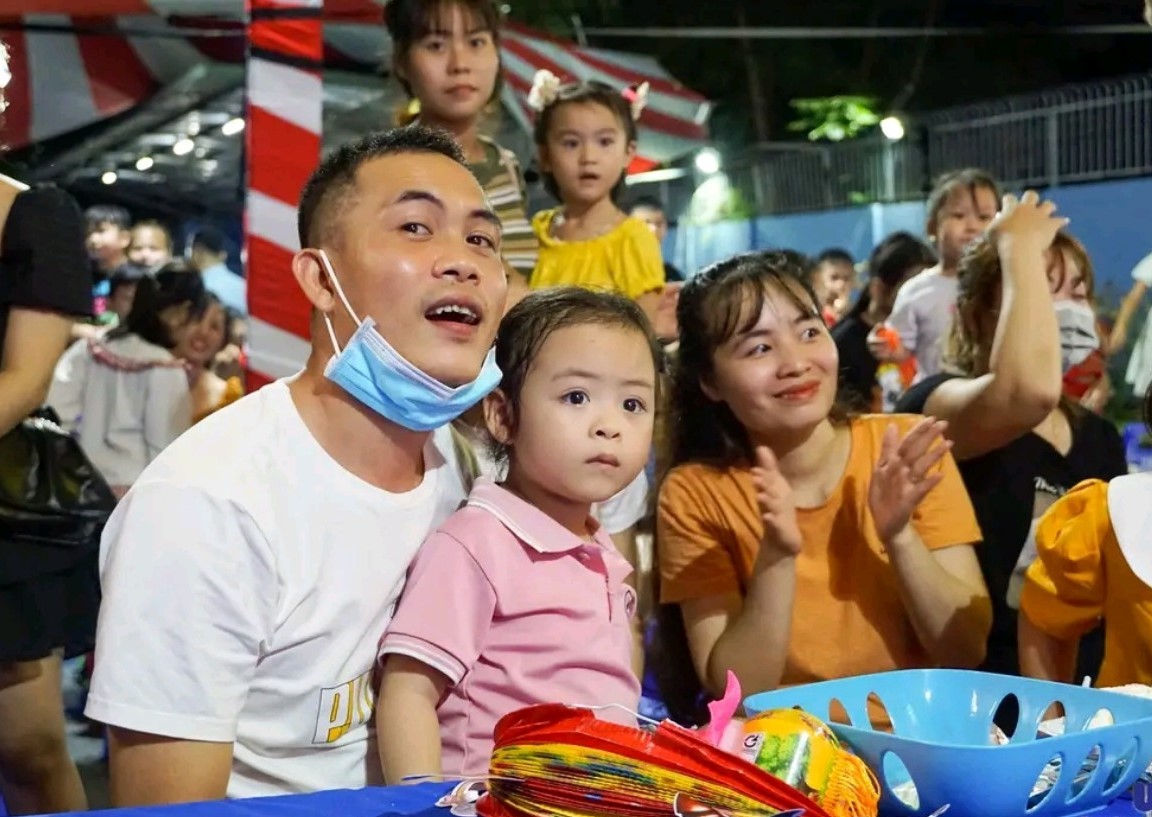 Trung thu ấm &aacute;p cho con c&ocirc;ng nh&acirc;n  - Ảnh 2.