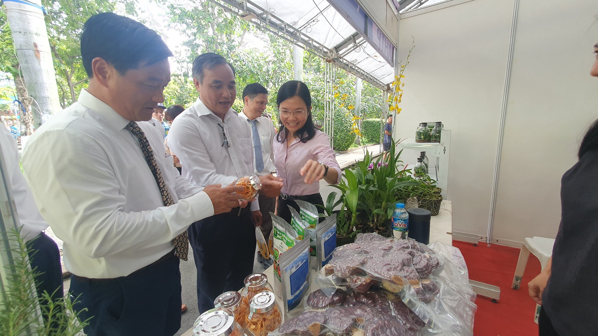 TP HCM: Kh&aacute;m chữa bệnh miễn ph&iacute; cho th&uacute; cưng, trưng b&agrave;y chim săn mồi tại Tuần lễ sinh vật cảnh 2023 - Ảnh 3.