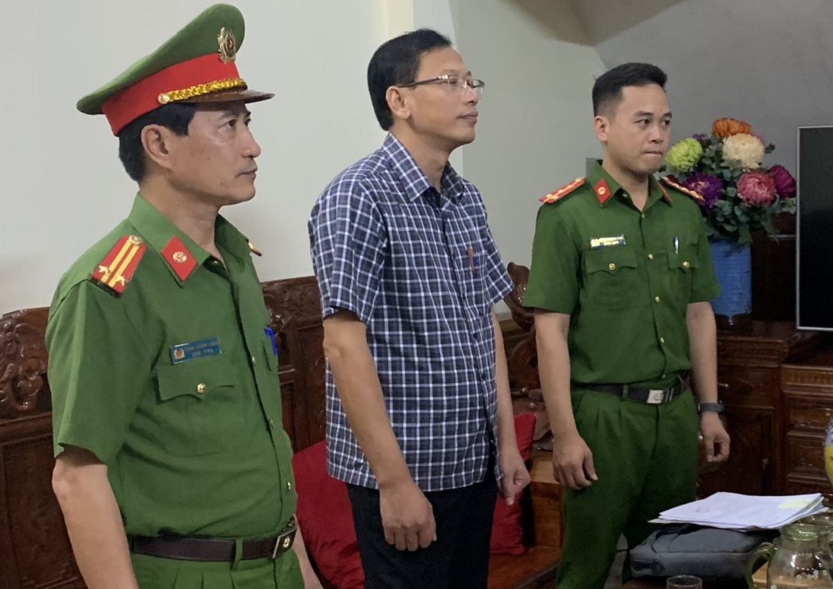 Đình chỉ sinh hoạt Đảng với một hiệu trưởng gây thất thoát 4,7 tỉ đồng - Ảnh 1.