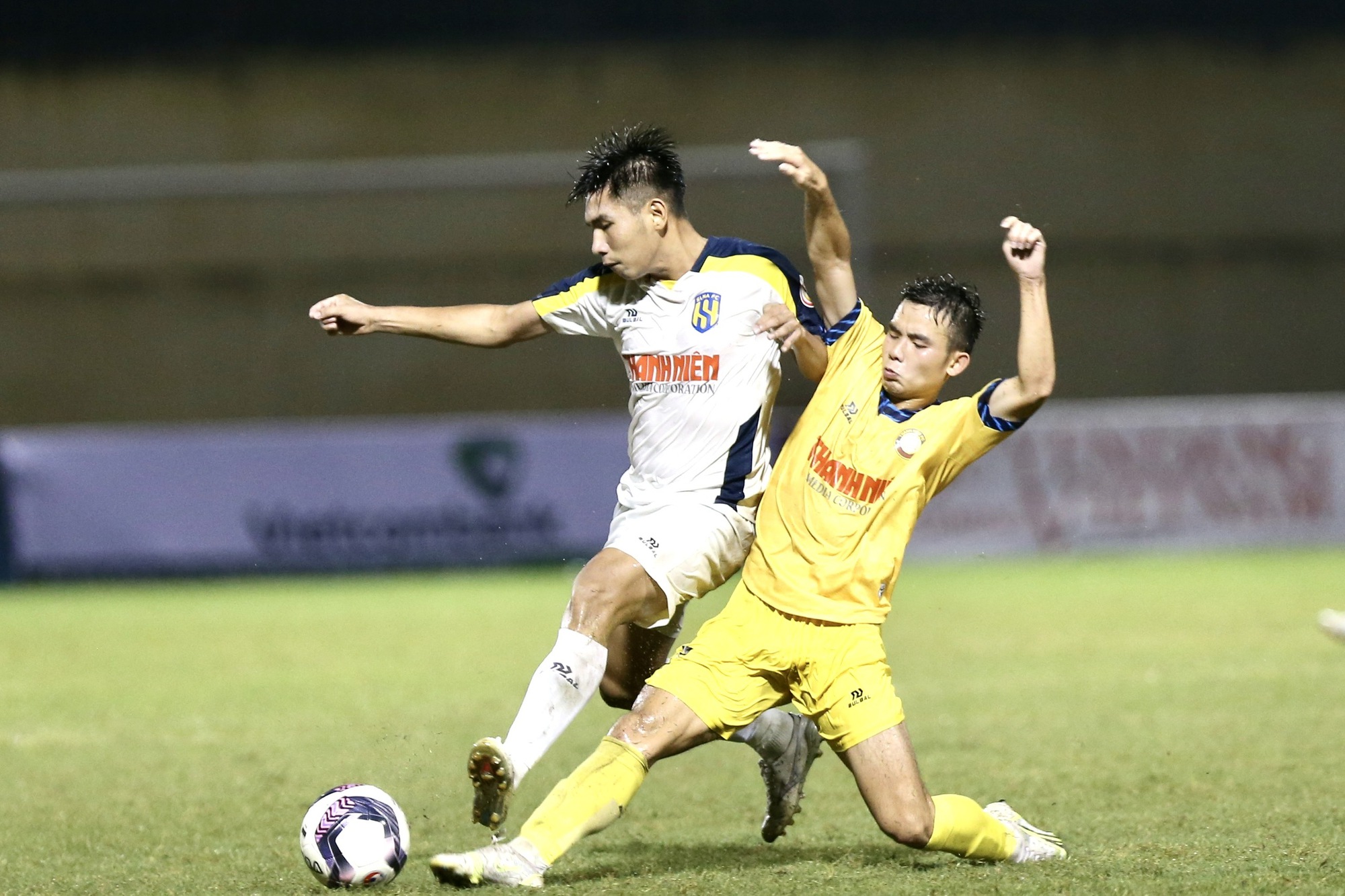 U21 quốc gia: c&aacute;c tuyển thủ U23 Việt Nam đồng loạt nổ s&uacute;ng, x&aacute;c định 4 đội v&agrave;o b&aacute;n kết - Ảnh 1.