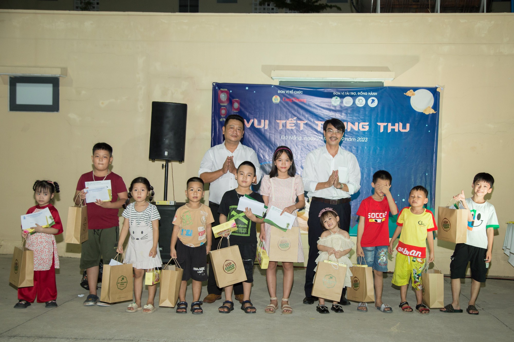 Đem Trung thu đến với con công nhân tại Đà Nẵng - Ảnh 1.