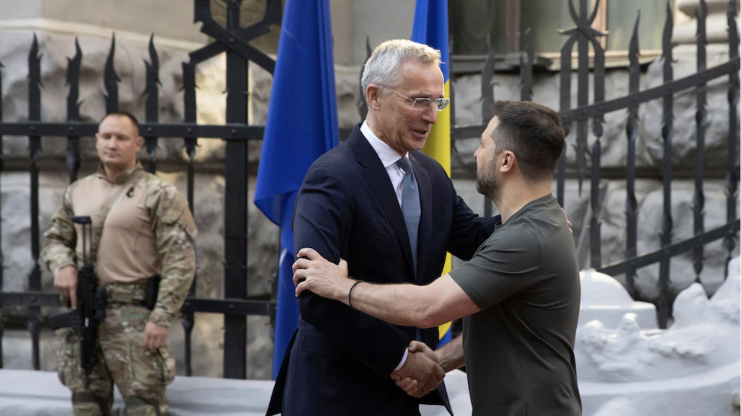 Tổng thư ký NATO gặp tổng thống Ukraine, chuẩn bị "bơm" vũ khí cho Kiev?