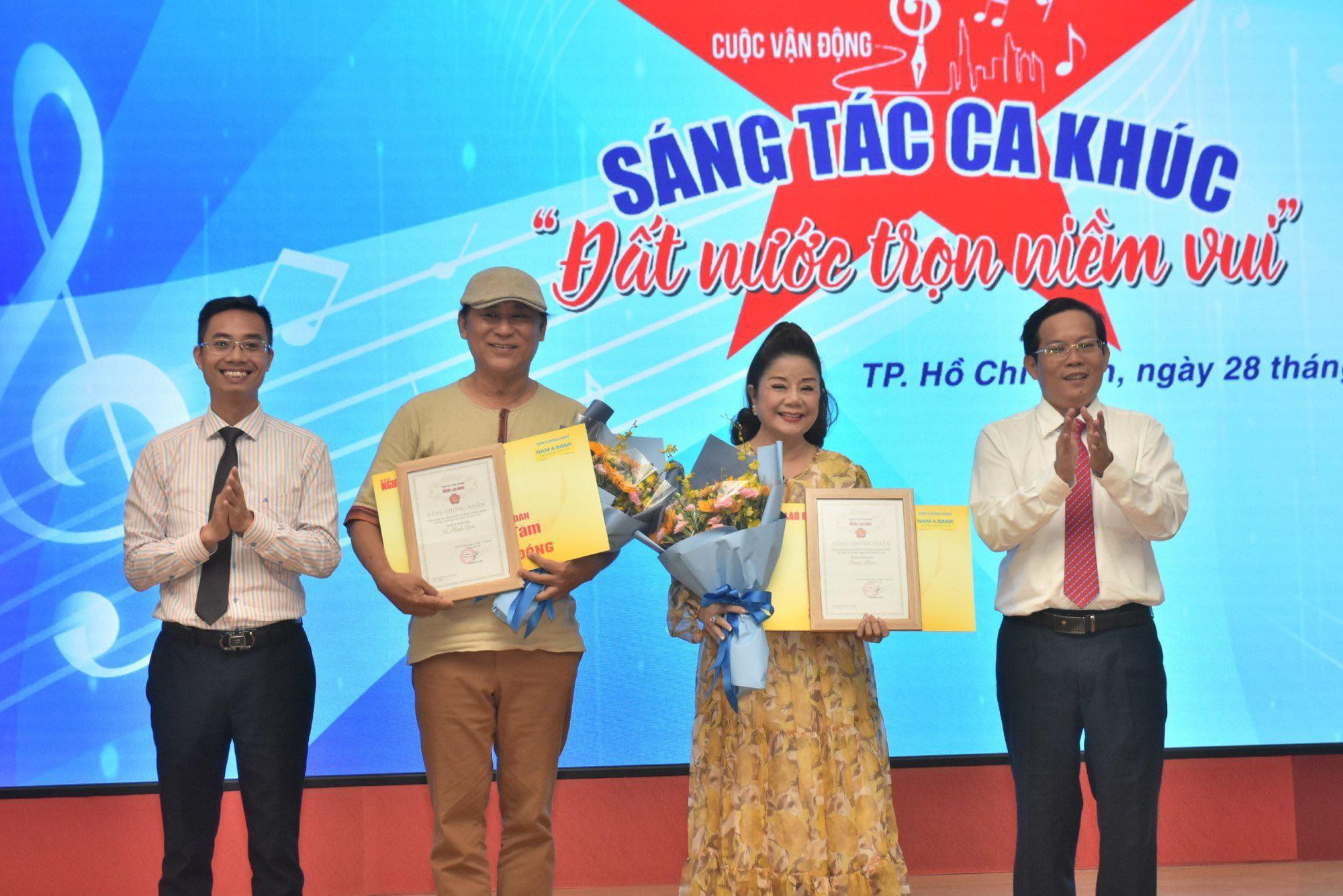 "Mai Vàng tri ân" trao tặng quà cho NSND Tạ Minh Tâm và NSND Thoại Miêu
