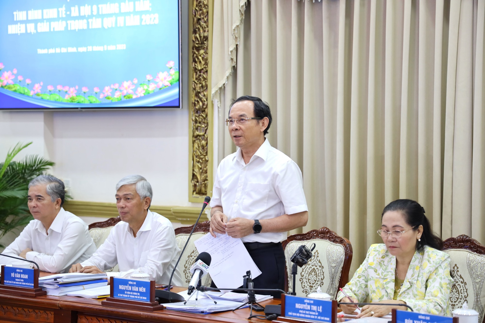 Bí thư Thành ủy TP HCM: Nghiên cứu khen thưởng cho người phát hiện tiêu cực