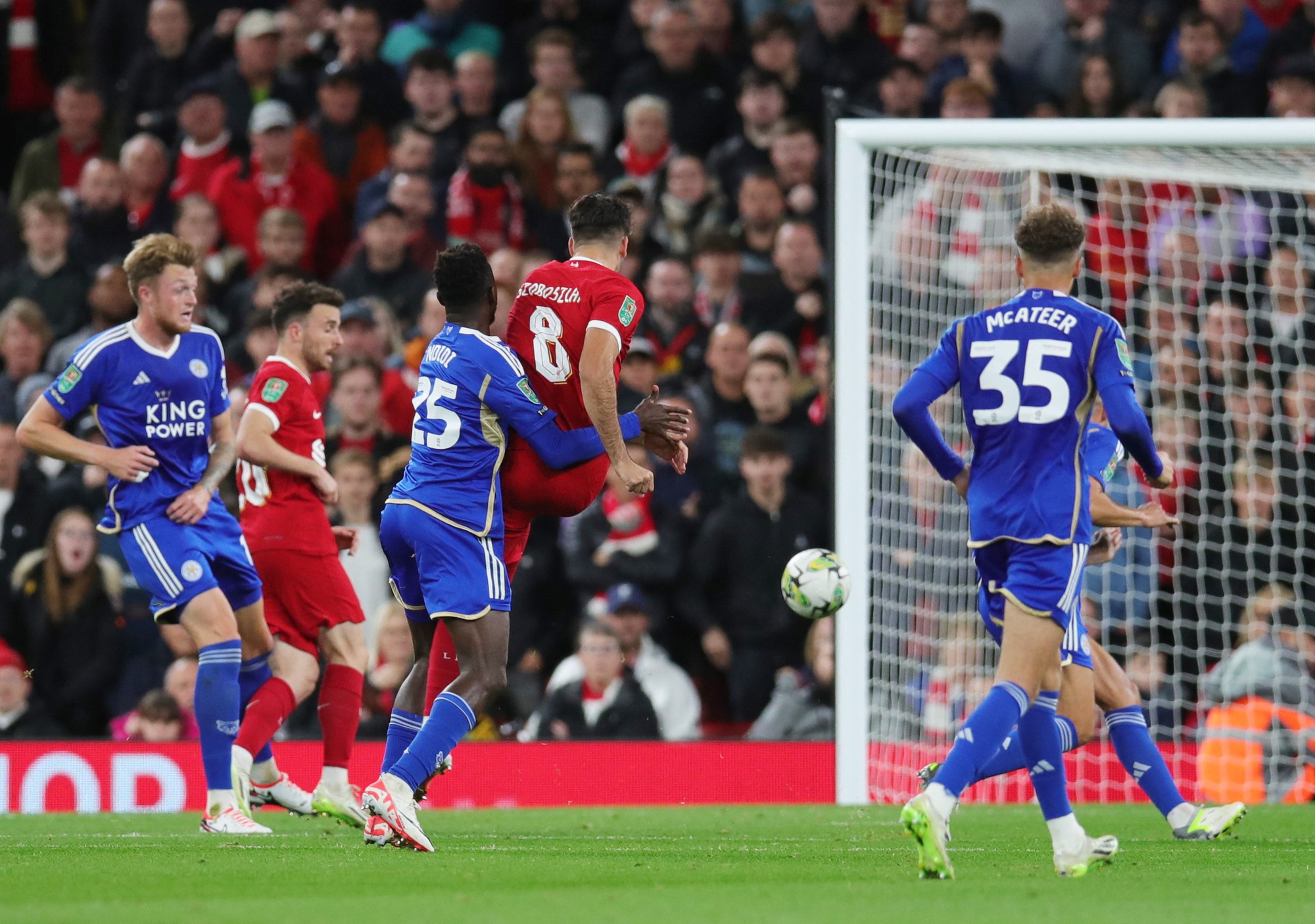 Sốc: Man City cúi đầu rời League Cup, Liverpool ngược dòng chật vật ở Leicester - Ảnh 9.