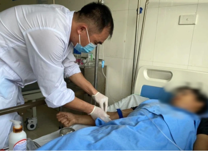 Nam thanh niên lên cơn co giật sau một năm bị chó cắn
