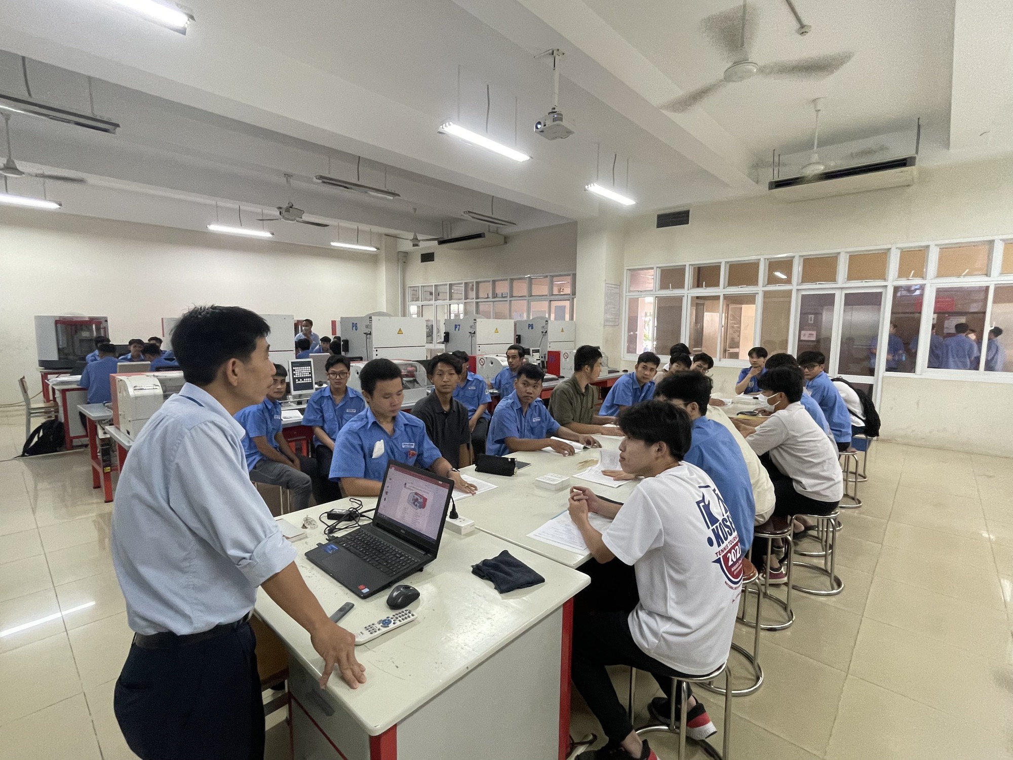 Sinh vi&ecirc;n Nhật đến Việt Nam học nghề, đ&oacute;n Trung thu - Ảnh 3.