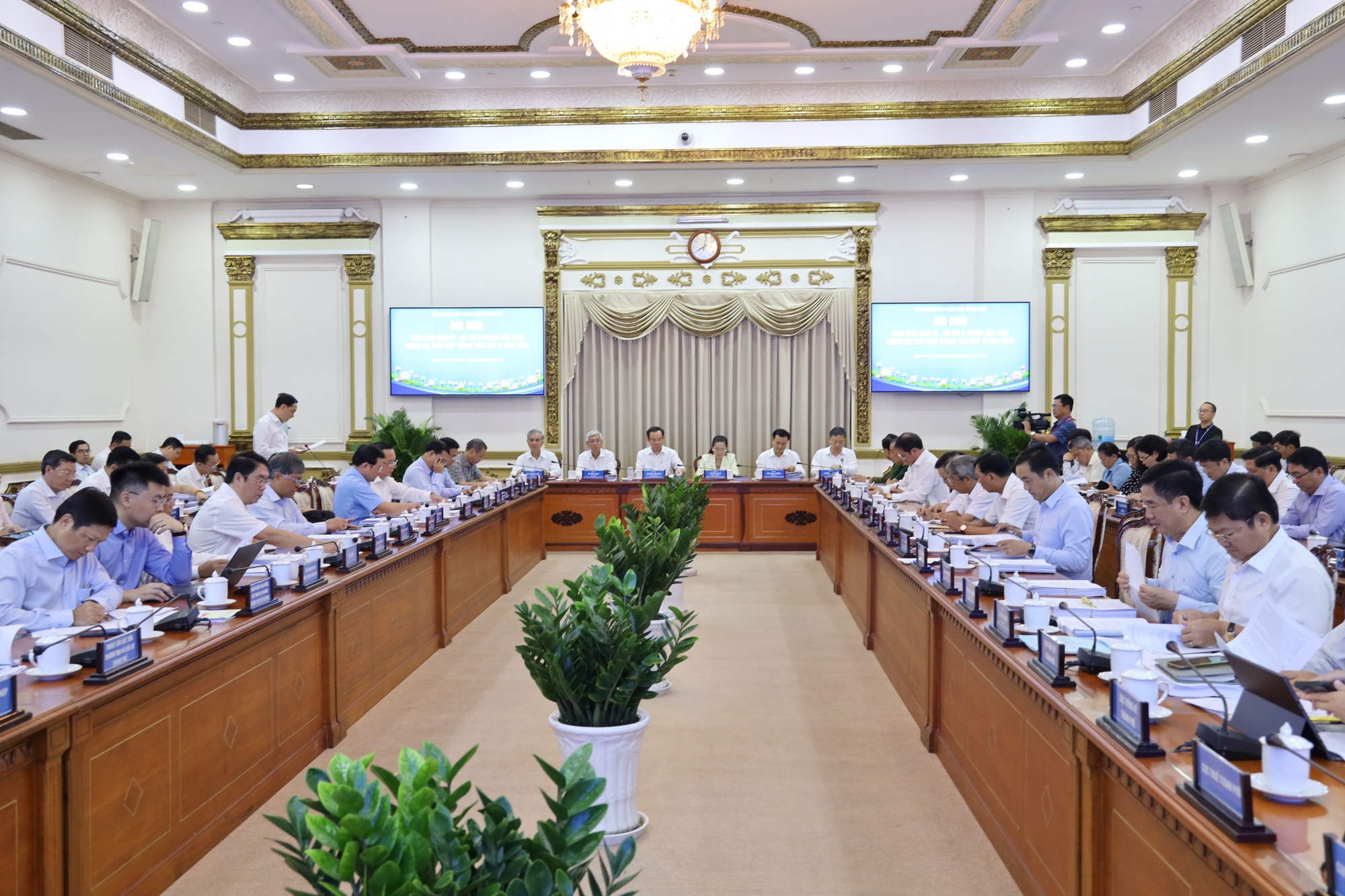 TP HCM: Đẩy mạnh giải ngân đầu tư công để góp phần tăng trưởng kinh tế - Ảnh 1.