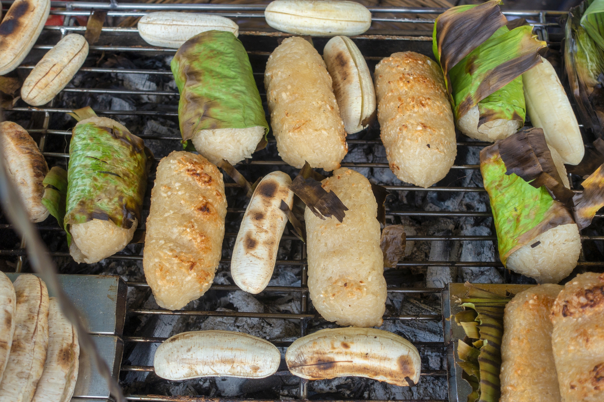 M&oacute;n ăn vặt d&acirc;n d&atilde; th&agrave;nh đặc sản miền T&acirc;y - Ảnh 3.