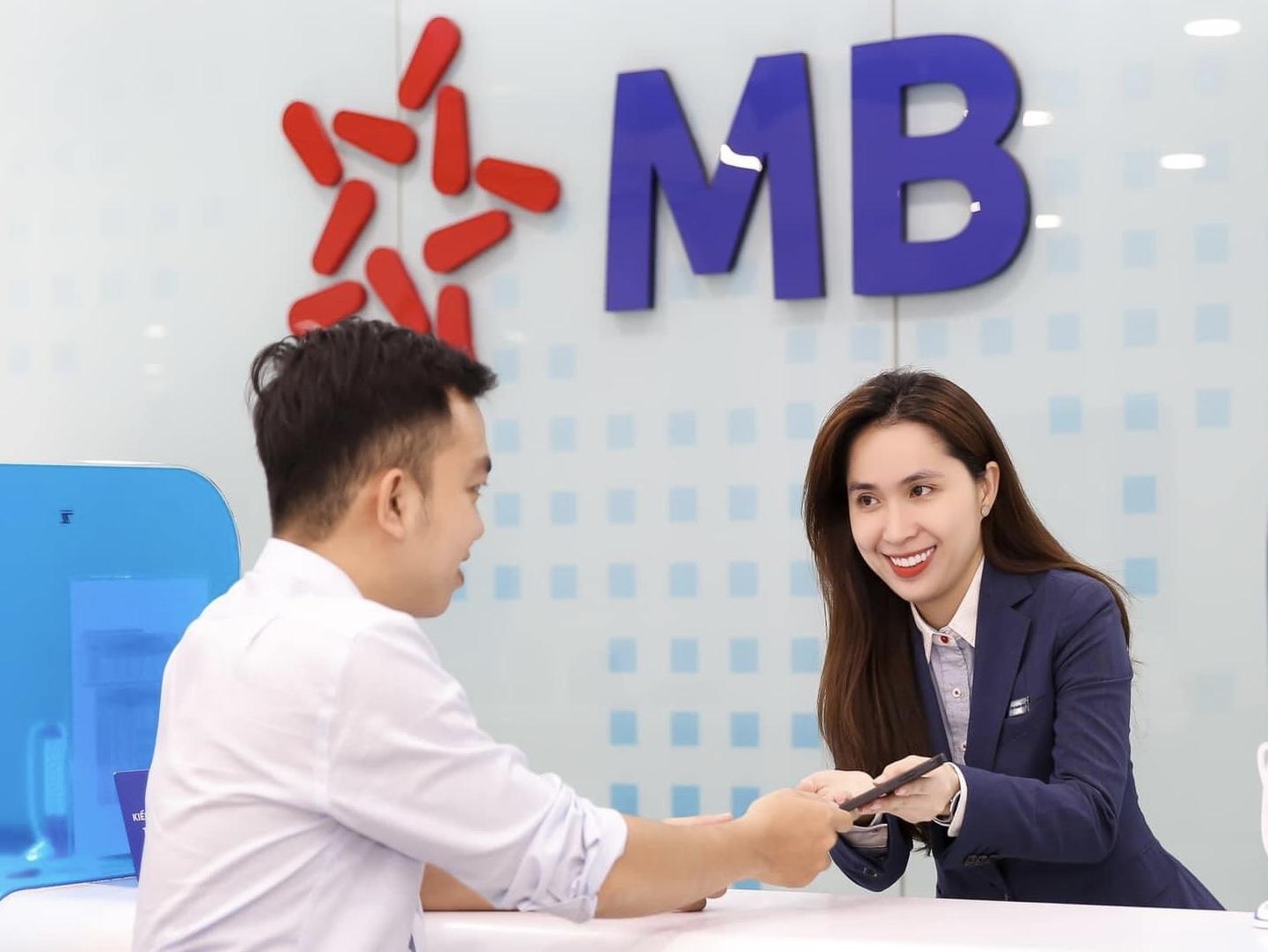 MB tiếp tục v&agrave;o Top 3 doanh nghiệp được nh&agrave; đầu tư y&ecirc;u th&iacute;ch nhất - Ảnh 2.