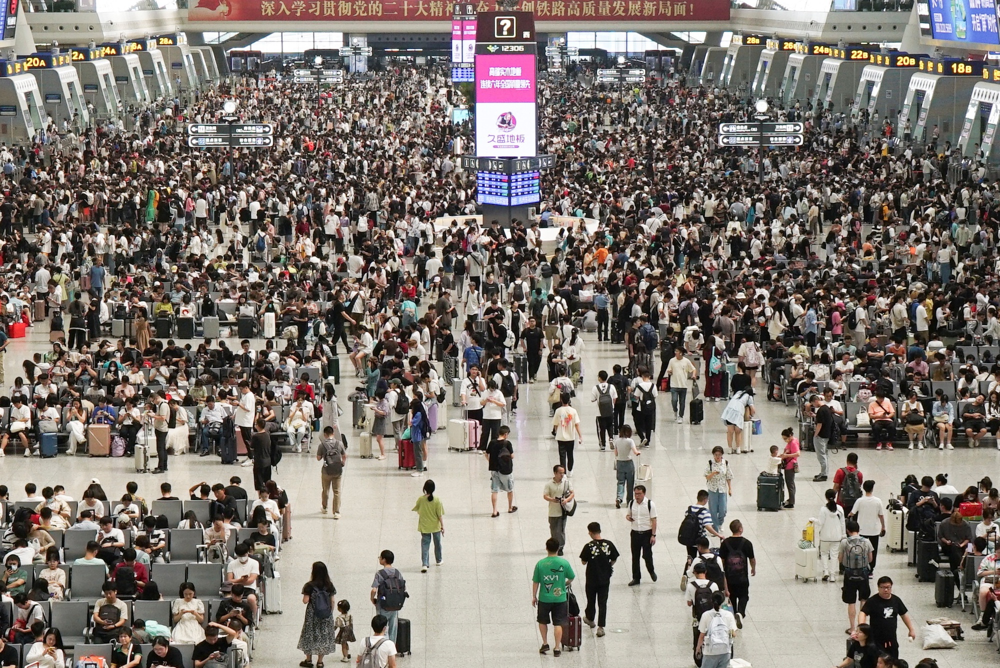 Nhiều người Trung Quốc ưu tiên du lịch nội địa