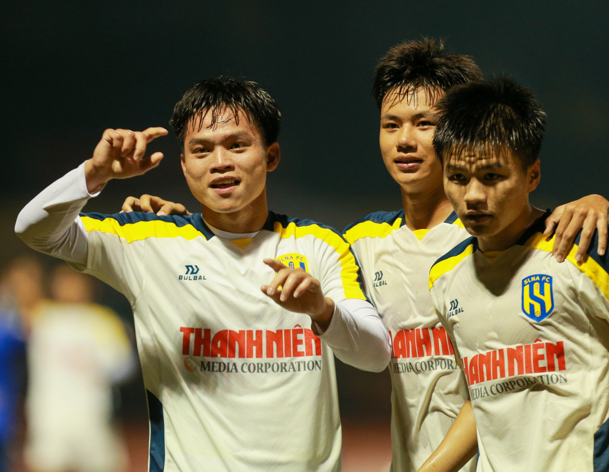 U21 quốc gia: Hồ Văn Cường ghi b&agrave;n, SLNA biến H&agrave; Nội th&agrave;nh cựu vương - Ảnh 1.