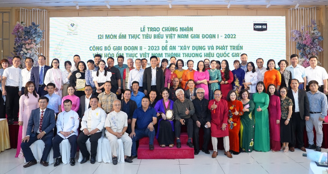 CHIN-SU đồng h&agrave;nh c&ugrave;ng Hiệp hội văn h&oacute;a ẩm thực Việt Nam vinh danh 121 m&oacute;n ăn ti&ecirc;u biểu năm 2022 - Ảnh 1.