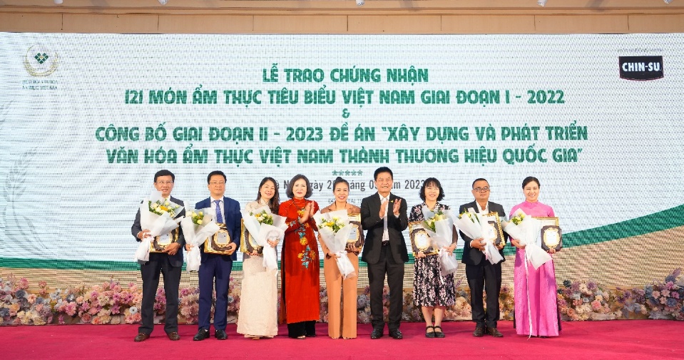 CHIN-SU đồng h&agrave;nh c&ugrave;ng Hiệp hội văn h&oacute;a ẩm thực Việt Nam vinh danh 121 m&oacute;n ăn ti&ecirc;u biểu năm 2022 - Ảnh 2.