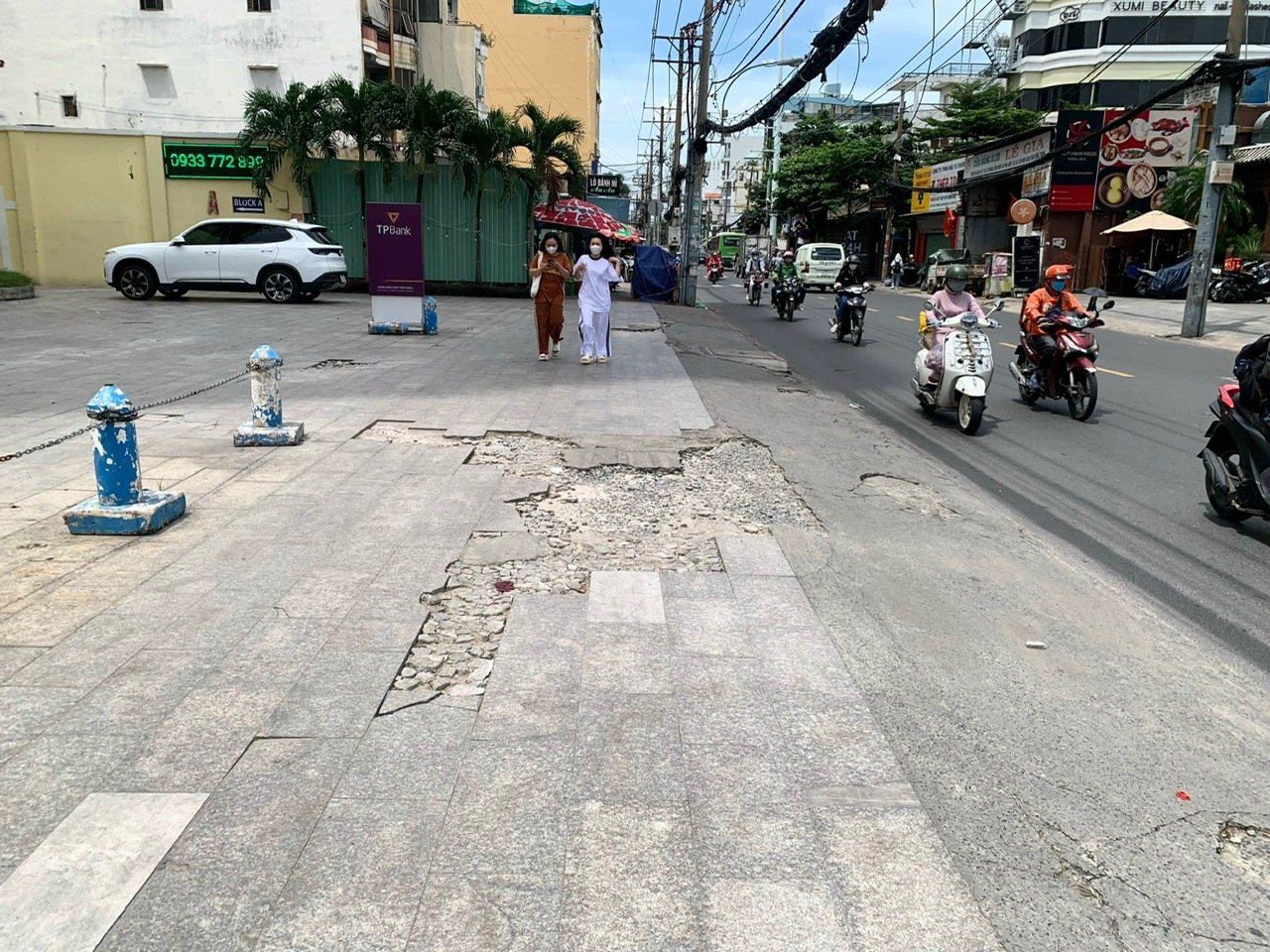 Sốt ruột với h&igrave;nh ảnh vỉa h&egrave; ở trung t&acirc;m TP HCM - Ảnh 5.