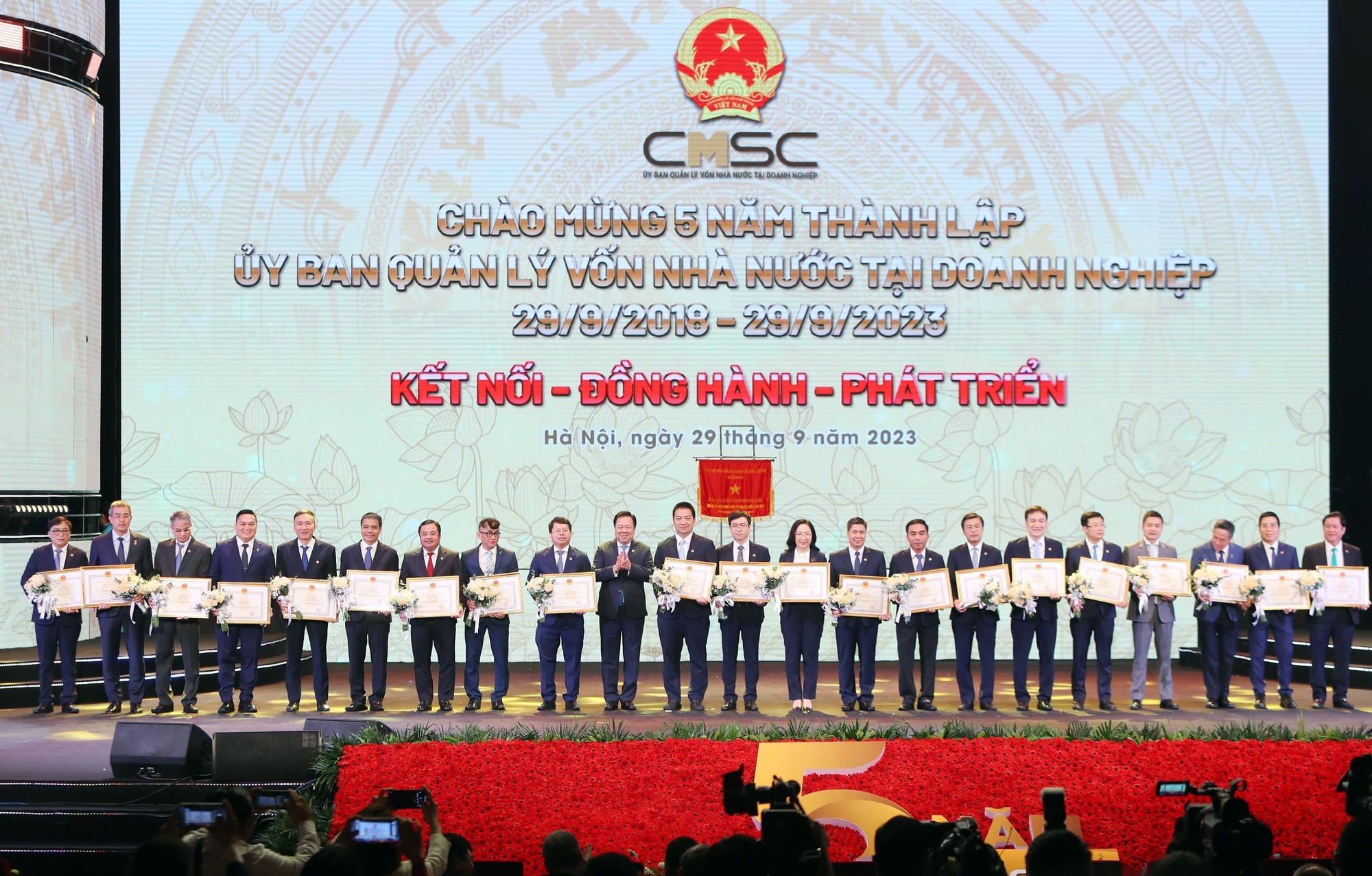 Si&ecirc;u Ủy ban quản l&yacute; hơn 2,49 triệu tỉ đồng - Ảnh 1.