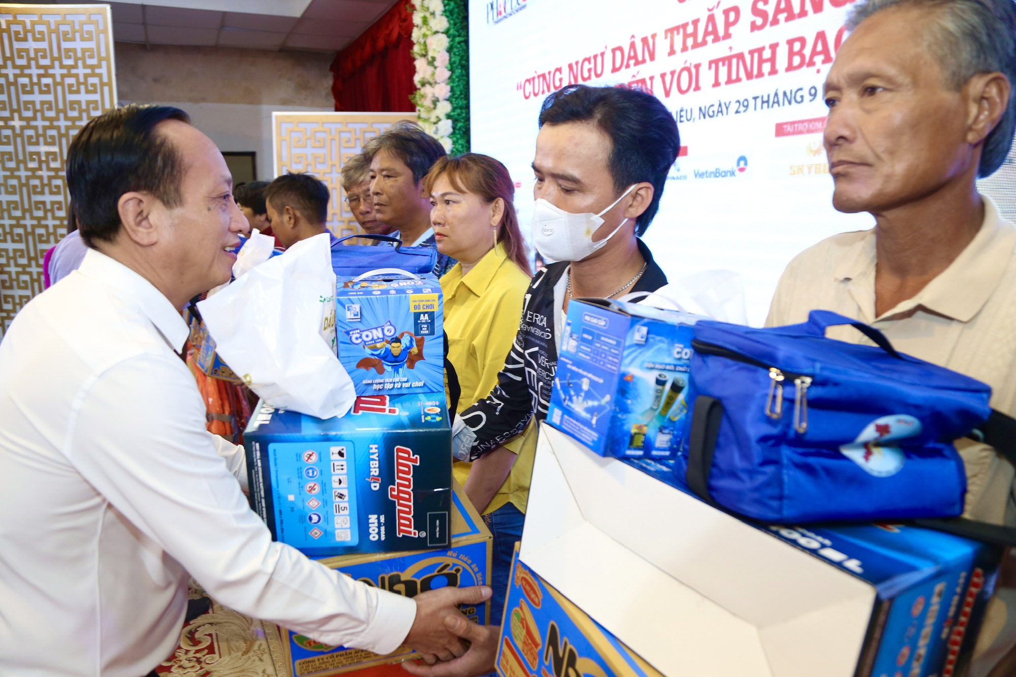 Chương trình Cùng ngư dân thắp sáng đèn trên biển đến với Bạc Liêu - Ảnh 4.