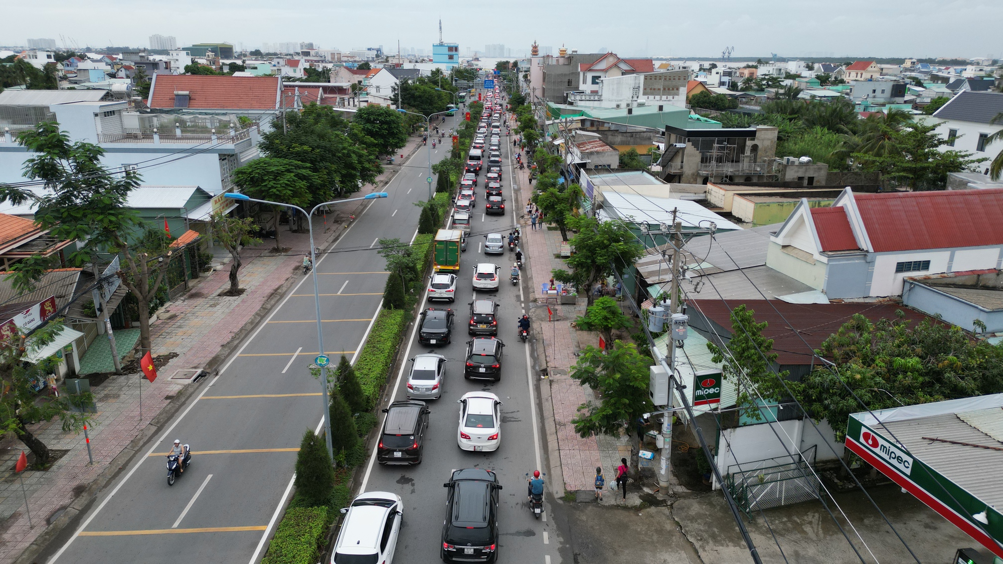 Người d&acirc;n bắt đầu trở lại TP HCM, chiều tối 3-9 - Ảnh 9.