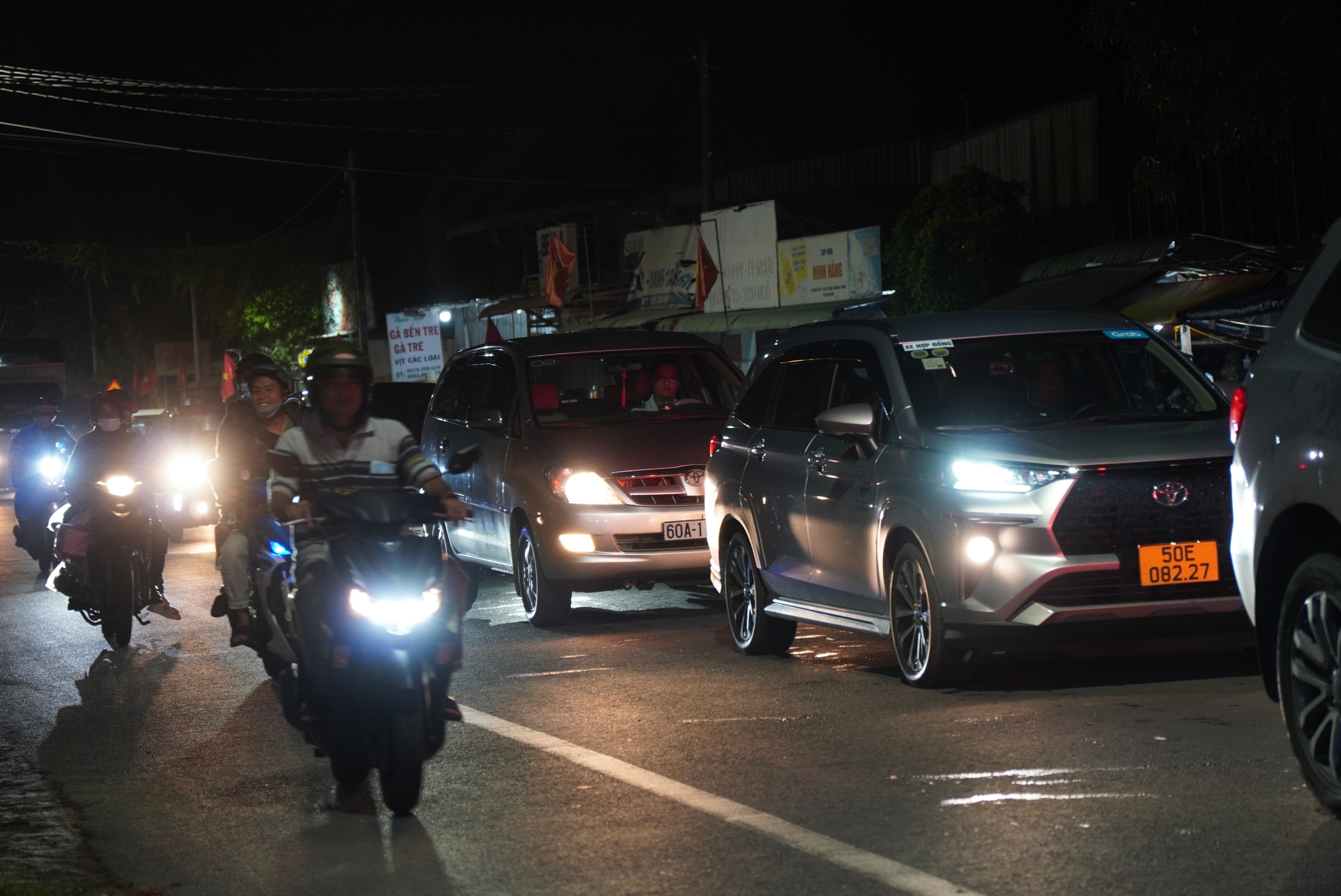 Người d&acirc;n bắt đầu trở lại TP HCM, chiều tối 3-9 - Ảnh 12.