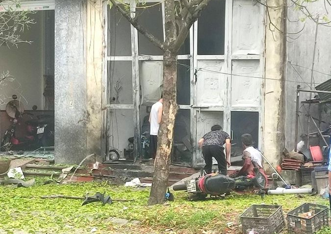 Nổ lớn tại nhà, 3 người trong một gia đình bị thương