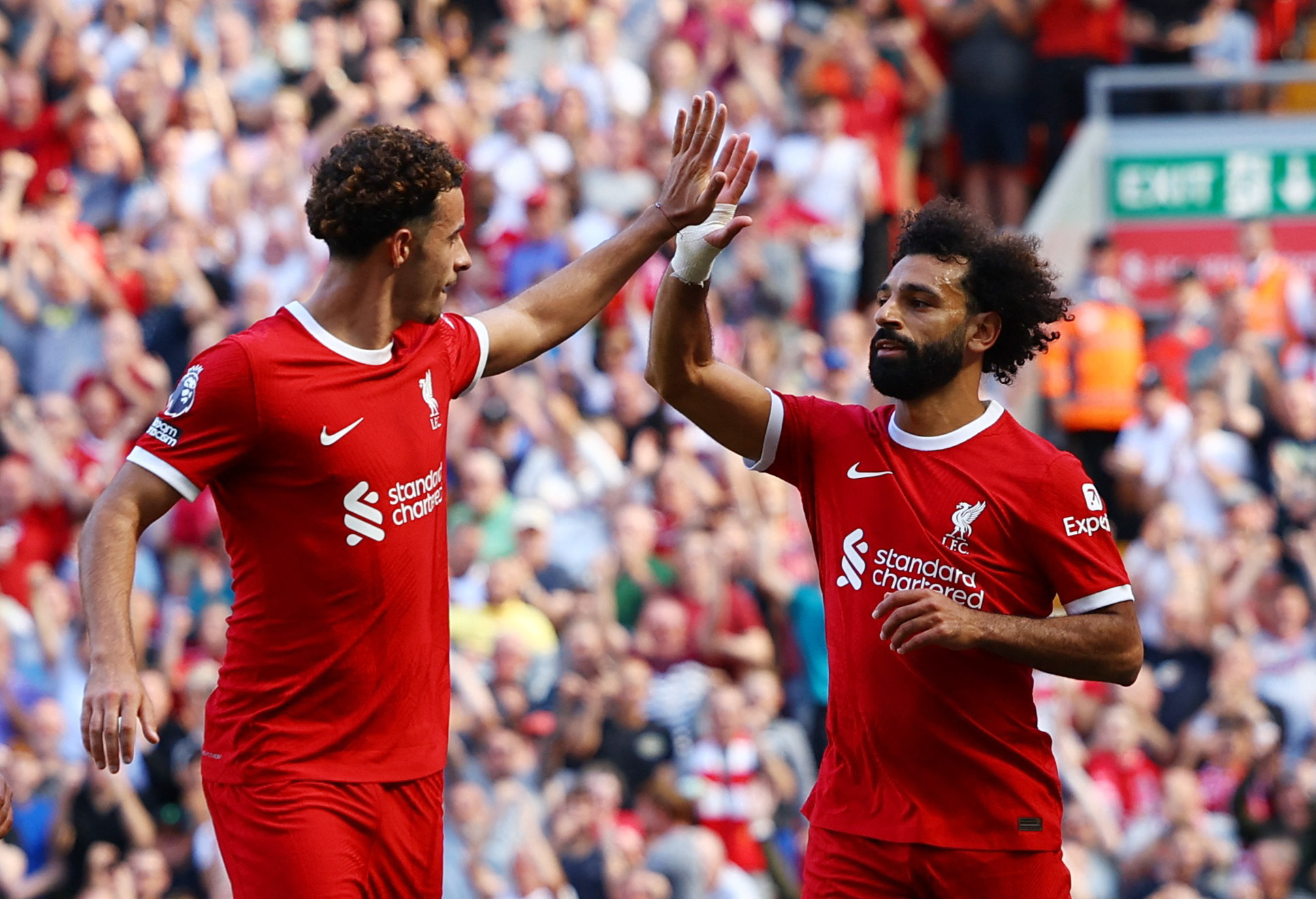 Tân binh Szoboszlai lập siêu phẩm, Liverpool vào Top 3 Ngoại hạng Anh