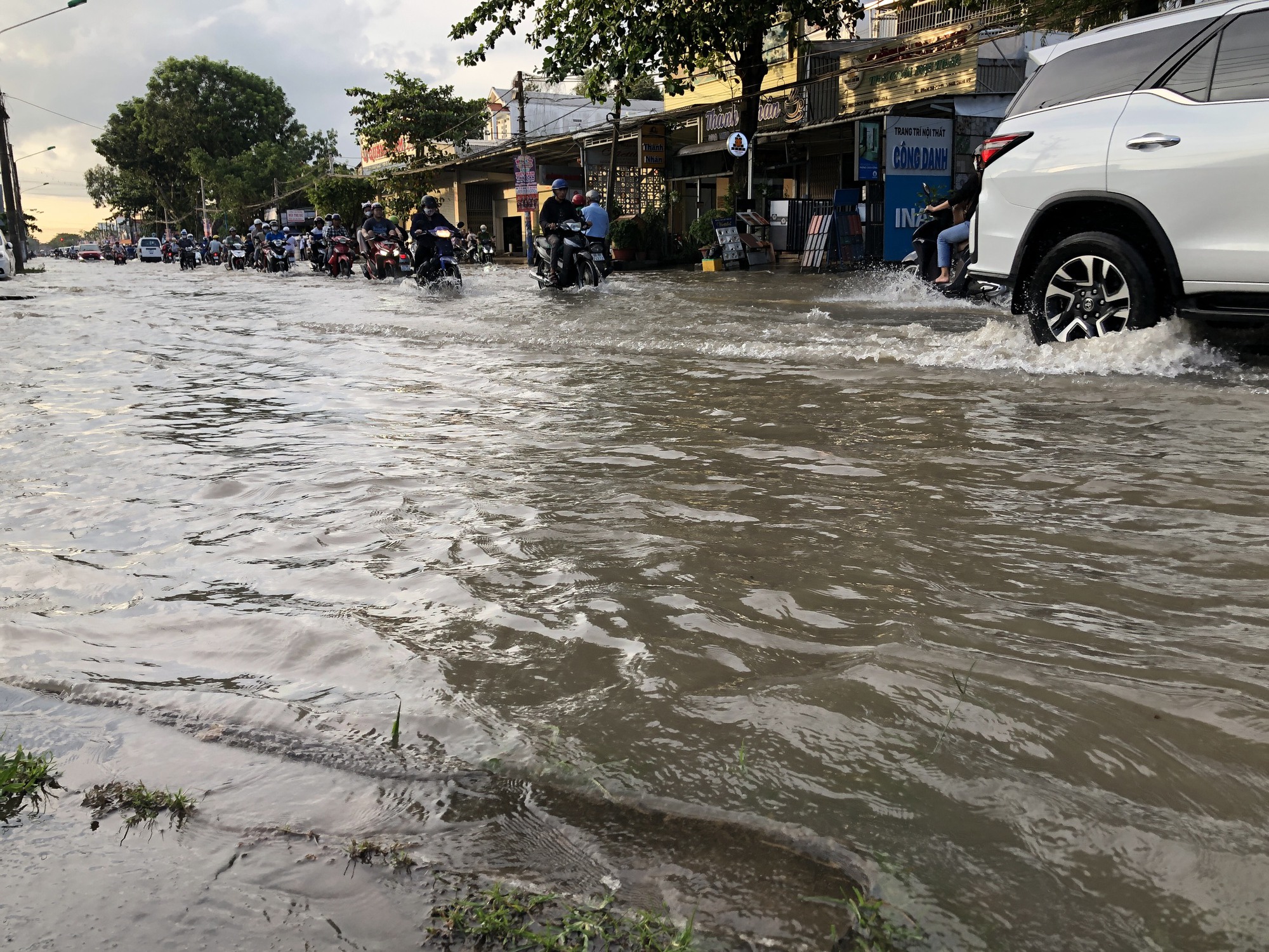 Cần Thơ: Triều cường d&acirc;ng cao, trung t&acirc;m ngập nặng - Ảnh 3.