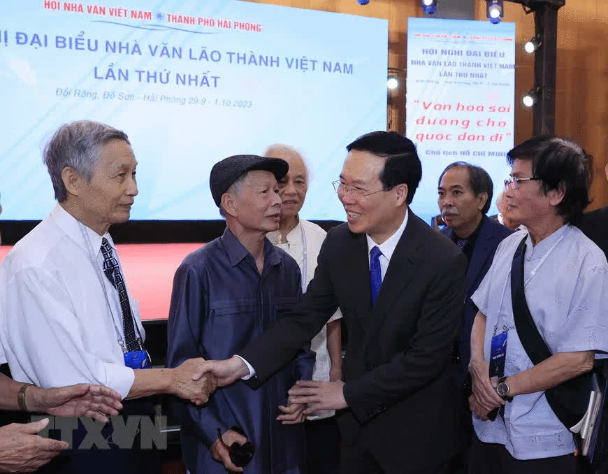 Chủ tịch nước: Các nhà văn là những chiến sĩ tiên phong trong cuộc đấu tranh chống lại cái ác