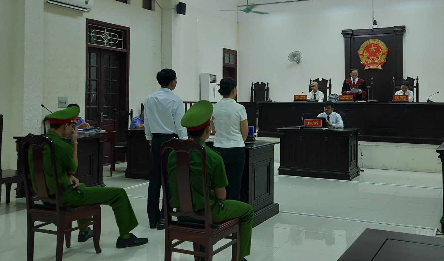 Hai cán bộ phường bị phạt tù vì sai phạm liên quan đến đất đai