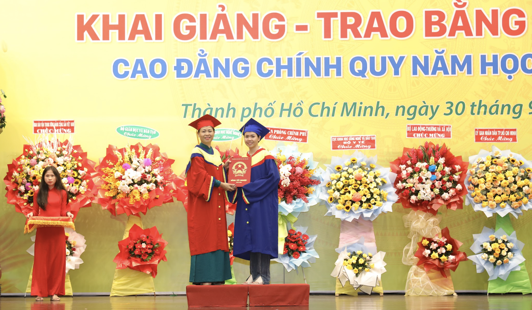 Trao 65 suất học bổng cho tân sinh viên có hoàn cảnh khó khăn